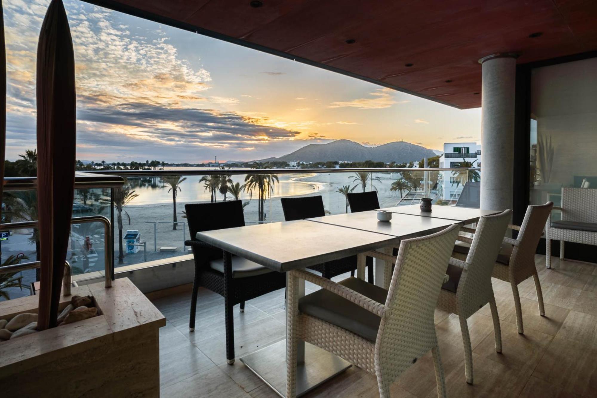Luxury Sea View Apartment In Puerto De Alcudia Ngoại thất bức ảnh
